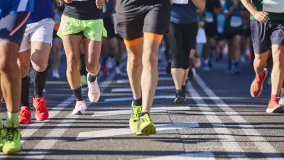 Runners on the street. Healthy lifestyle. Motion exercise. Athletics / Foto: Abbphoto