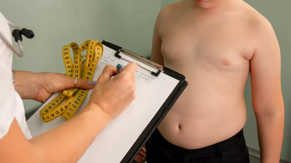 V zadnjih desetletjih postajajo vedno bolj znane povezave med debelostjo ter psihičnimi in nevropsihičnimi težavami. / Foto: Getty Images