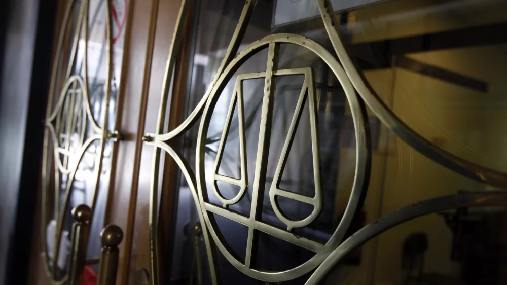 - ilustrativna fotografija - Parlamentarne VOLITVE 2011 - slovenska zakonodaja - volilni molk - internet - javni podatki - varstvo osebnih podatkov - sodi&scaron;če - //FOTO: Luka Cjuha