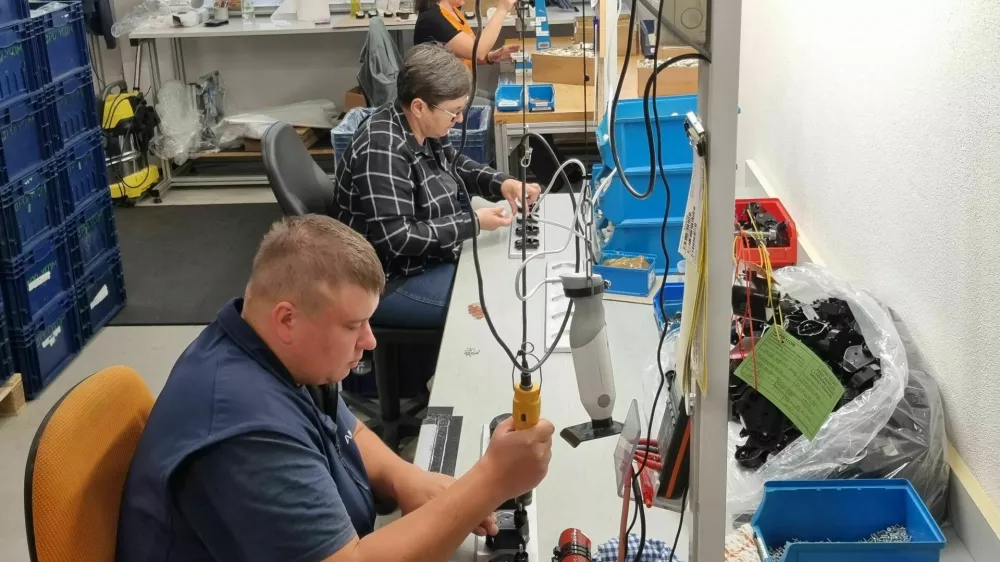 K zaposlovanju invalidov pri nas ključno prispevajo invalidska podjetja in kvotni sistem, ki delodajalce zavezuje k zaposlovanju invalidov, sicer morajo plačati finančni prispevek. Fotografija je simbolična. Foto: Ambit