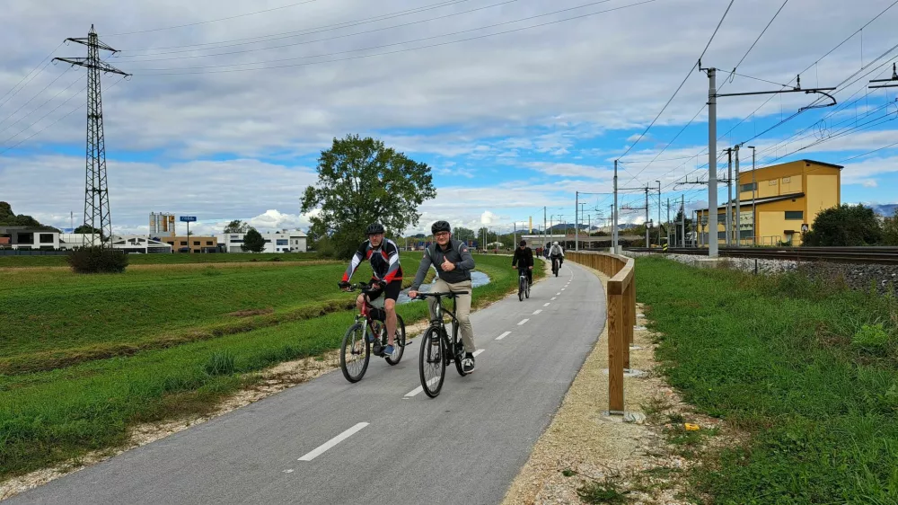 Oktobra lani so uradno odprli 12 kilometrov dolgo kolesarsko stezo do &Scaron;entjurja, ki od Celja do &Scaron;tor poteka med Voglajno in železnico. Foto arhiv &Scaron;V