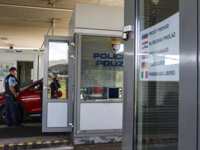 va&scaron;ka meja- prost prehod za državljane EU -- policija izvaja nadzor za&nbsp;državljane tretjih držav&nbsp;-&nbsp;- 2110.2023 &ndash; ponovni začasni nadzor na mejnih prehodih -&nbsp;uvedba deset dnevnega nadzora na mejah s Hrva&scaron;ko in Madžarsko -&nbsp;12 kontrolnih točk na hrva&scaron;ki in dve na madžarski meji -&nbsp;//FOTO: Bojan Velikonja