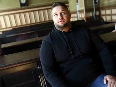Valentino Beganović - 03.10.2022 &ndash; sojenje &ndash; predobravnavni narok za Rokija Bajrića in njegovega deset let starej&scaron;ega brata Mirsada ter Valentina Beganovića, zaradi strelskega spopada na terasi lokala Kofi plac ob tržnici sredi ljubljanskega BTC,//FOTO: Tomaž Skale