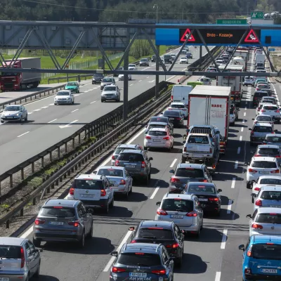 - 14.04.2018 - zahodna ljubljanska obvoznica – prometni zastoj v smeri Kopra – kolona//FOTO: Bojan Velikonja