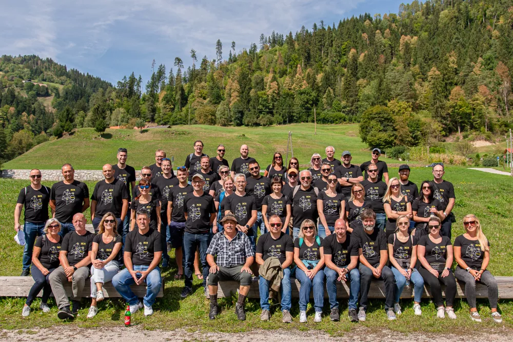 RCM, Podjetje aktivno spodbuja sodelovanje in konstruktivne predloge zaposlenih za izbolj&scaron;anje delovnega okolja. Poleg sodobnih pisarni&scaron;kih prostorov podjetje upravlja tudi najsodobnej&scaron;e carinsko skladi&scaron;če,&laquo; 