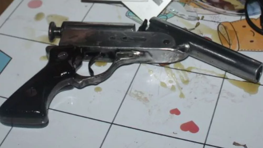 zaseg pi&scaron;tola doma narejena pi&scaron;tola &scaron;ibrovka