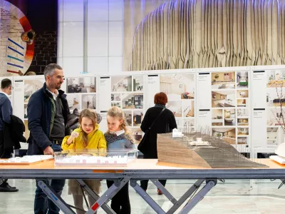 Projekti na razstavi Arhitektura Inventura 2022&ndash;2024 so naravnani tudi na prihodnje generacije. Foto: Kristina Bursač