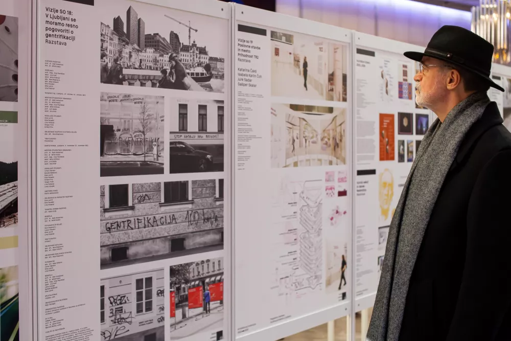 Del razstave so gostujoči projekti natečaja Europan Celje, ki so nastali v sodelovanju z občino Celje oziroma organizacijo, ki je izpeljala mednarodni natečaj imenovan Europan, gre pa za tradicionalen mednarodni natečaj za mlaj&scaron;e arhitekte in njihove biroje, ko z zelo &scaron;irokega zornega kota re&scaron;ujejo nek specifičen urbani problem. V Celju je to območje nekdanje Cinkarne. Foto: Kristina Bursač