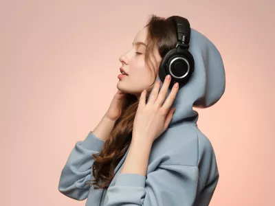 Z dobrimi slu&scaron;alkami je mogoče &scaron;e posebej uživati v poslu&scaron;anju glasbe. / Foto: Istock