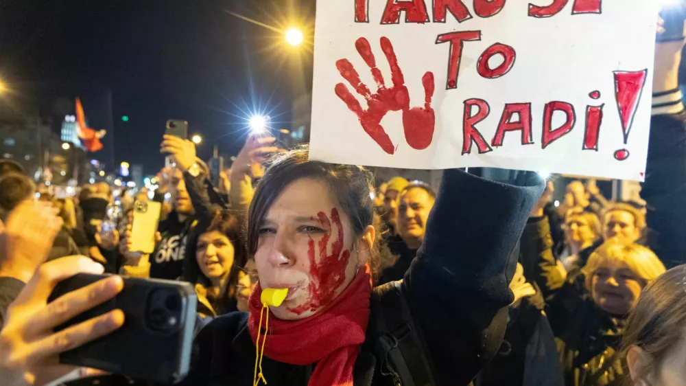 Locals greet Serbian university students as they arrive at the site of a fatal railway station roof collapse, which happened in November 2024 in the city of Novi Sad, after a two-day 80-kilometre march from Belgrade, in Novi Sad, Serbia, January 31, 2025. REUTERS/Mitar Mitrovic NO RESALES. NO ARCHIVES