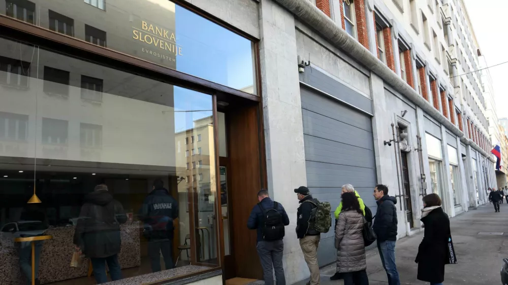 18.12.2024 -Banka Slovenije, prodaja spominskih kovancevFoto: Tomaž Skale