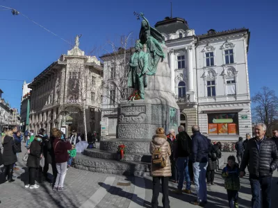 Pre&scaron;ernov spomenik - France Pre&scaron;eren- 08.02.2022 - slovenski kulturni praznik 8. februar //FOTO: Luka Cjuha.