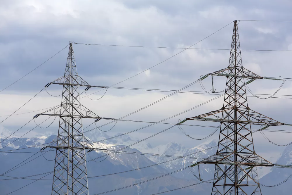 - 08.04.2015 - Električni daljnovod 2x400 kV Beričevo-Kr&scaron;ko, elektrika - električni vod - elektroenergetsko omrežje - električna energija - //FOTO: Jaka Gasar