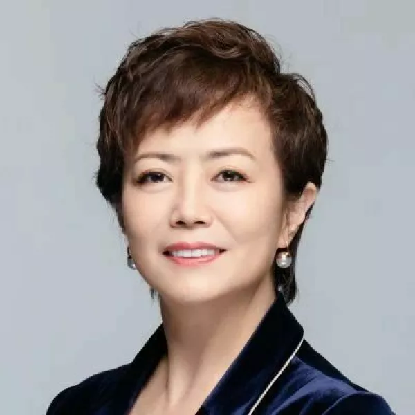 Stella Li, BYD: &raquo;Če želi podjetje uspe&scaron;no poslovati, mora imeti ne samo sodobne tehnologije, temveč tudi finančno stabilnost, proizvodne zmogljivosti in poslovni načrt za prihodnost. Vse na&scaron;teto BYD ima.&laquo;