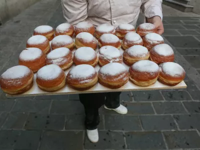 domači krofi po receptu iz leta 196221.02.2019 - Čokoladnica Da Ponte, Župančičeva 38, Koper //FOTO: Luka Cjuha
