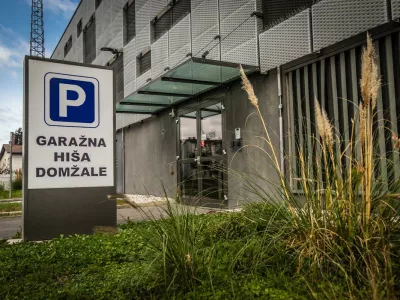 Garažna hi&scaron;a Domžale Foto: Karin Božič Zupančič