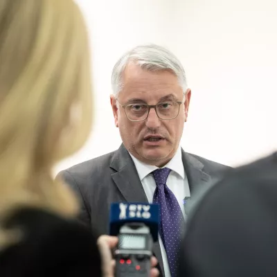 Ljubljana, GH Union.Odprtje konference ob dnevih dobaviteljev avtomobilske industrije v organizaciji ministrstva za gospodarstvo, turizem in sport, agencije Spirit, Andragoskega centra Slovenije (ACS), Slovenskega avtomobilskega grozda in GZS, na kateri so se prisotnim kitajskim avtomobilskim proizvajalcem predstavili slovenski dobavitelji avtomobilske industrije.Minister za gospodarstvo, turizem in sport Matjaz Han.