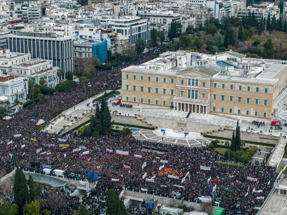 A drone view shows people gathering in front of the Greek parliament during a protest, marking the second anniversary of the country's worst railway disaster, while an investigation continues, in Athens, Greece, February 28, 2025. Eurokinissi via REUTERS THIS IMAGE HAS BEEN SUPPLIED BY A THIRD PARTY. EDITORIAL USE ONLY. NO RESALES. NO ARCHIVES. GREECE OUT. NO COMMERCIAL OR EDITORIAL SALES IN GREECE.