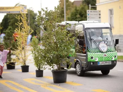 Občina Domžale bo spomladi bogatej&scaron;a za dve vozili na električni pogon, občani so jih poimenovali Domžalček. F Jure Gubanc