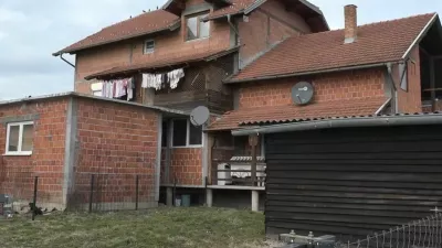 hi&scaron;a v Brčkem, kjer so na&scaron;li 31 otrok