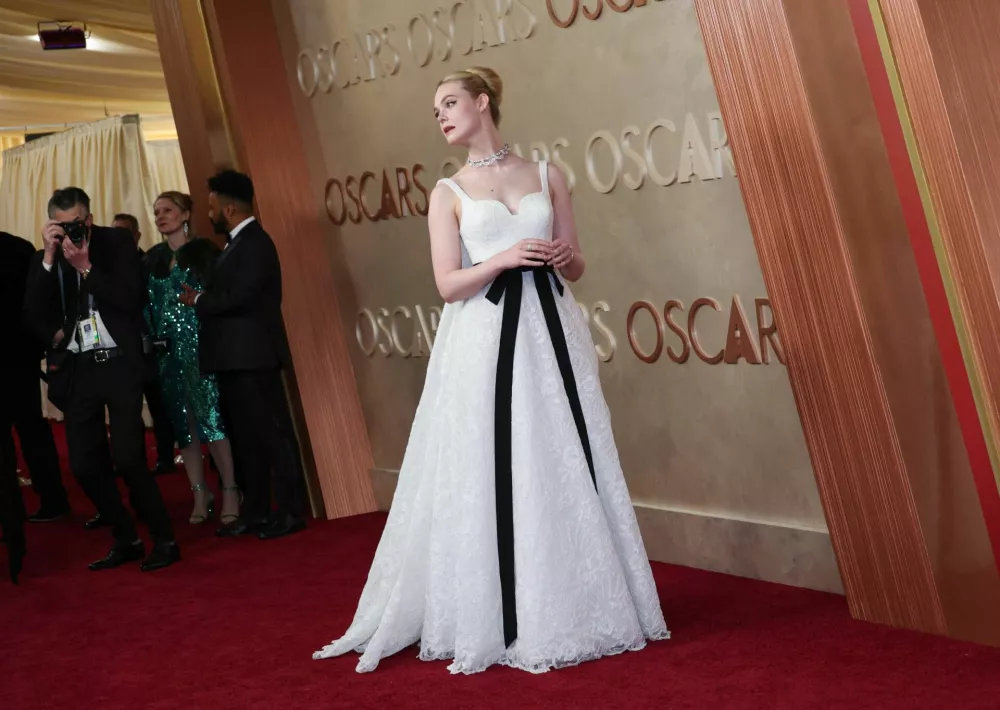 Elle Fanning je blestela v&nbsp;Givenchyju. Foto: AP