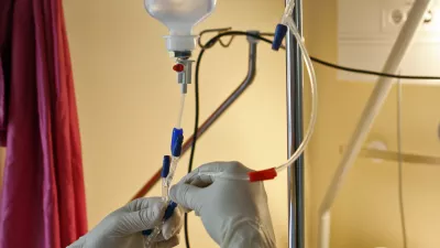 dnevni hospital - biolo&scaron;ko zdravilo, ki delujejo usmerjeno na rakaste celice - simbolična fotografija - zdravstvo - medicina - - 25.9.2013 - Onkolo&scaron;ki In&scaron;titut (OI) Ljubljana - biolo&scaron;ka zdravila z delovanjem na novotvorbe za zdravljenje rakavih obolenj. //FOTO: Tomaž Skale