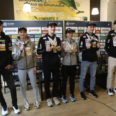 10.03.2025 - novinarska konferenca moške in ženske reprezentance Slovenije po velikem uspehu na včeraj končanem svetovnem prvenstvu v Trondheimu na Norveškem - skakalci in skakalkeFoto: Luka Cjuha
