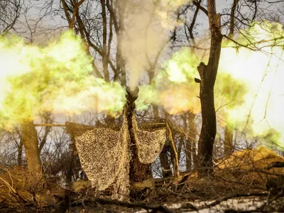 Servicemen of the 24th Mechanized Brigade, named after King Danylo, of the Ukrainian Armed Forces fire an M109 Paladin self-propelled howitzer towards Russian troops in a front line, amid Russia's attack on Ukraine, near the town of Chasiv Yar in Donetsk region, Ukraine February 28, 2025. Oleg Petrasiuk/Press Service of the 24th King Danylo Separate Mechanized Brigade of the Ukrainian Armed Forces/Handout via REUTERS THIS IMAGE HAS BEEN SUPPLIED BY A THIRD PARTY.   TPX IMAGES OF THE DAY
