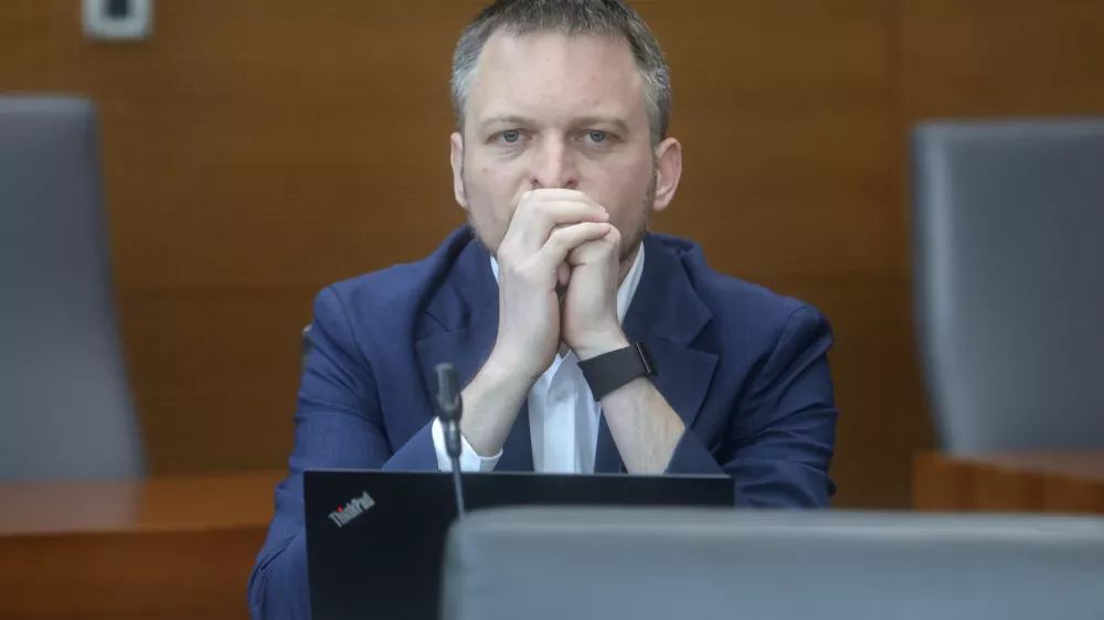 Tine Novak- 03.03.2025 - Predsednik vlade dr. Robert Golob je na 28. redni seji Državnega zbora odgovarjal na ustna poslanska vpra&scaron;anja - parlament, poslanec, poslanci, politika, vlada//FOTO: Jaka Gasar