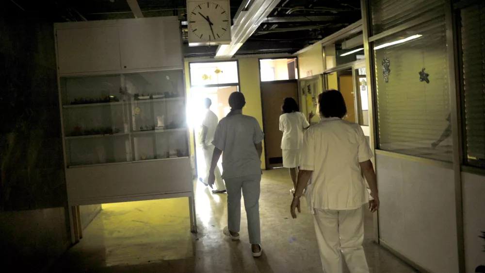 - ilustrativna fotografija zdravstvo, zdravniki, zdravnice, medicinske sestre, UKC Ljubljana, klinični center, bolni&scaron;nica//FOTO: Tomaž Zajel&scaron;nik