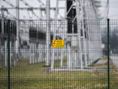 elektrika - simbolična fotografijaelektrično omrežjeomrženinaporaba elektrikedaljnovodelektrična napeljavavisoka napetostnevarnostELES11.02.2025 Električno omrežje, okolica BeričevaFOTO: Nik Erik Neubauer