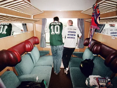 slovenski navijači na poti - vlak, Beograd, nogomet Slovenija: Jugoslavija