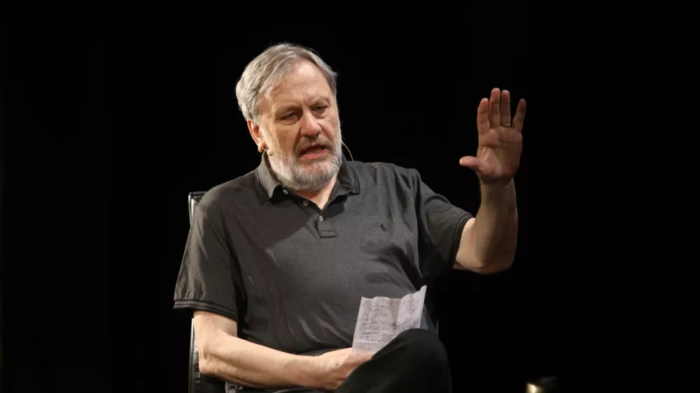 Slavoj Žižek- 09.05.2022 &ndash; Oddaja Studio City v Slovenskem mladinskem gledali&scaron;ču - Dan zmage z Marcelom - nekdanjega voditelja oddaje Studio City na RTV Marcela &Scaron;tefančiča ter njegove goste in kolumniste je gostil oder Slovenskega mladinskega gledali&scaron;ča.  //FOTO: Luka Cjuha