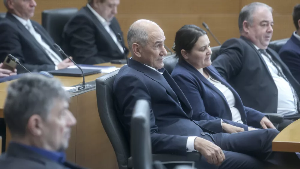 Janez Jan&scaron;a- 03.03.2025 - Predsednik vlade dr. Robert Golob je na 28. redni seji Državnega zbora odgovarjal na ustna poslanska vpra&scaron;anja - parlament, poslanec, poslanci, politika, vlada//FOTO: Jaka Gasar