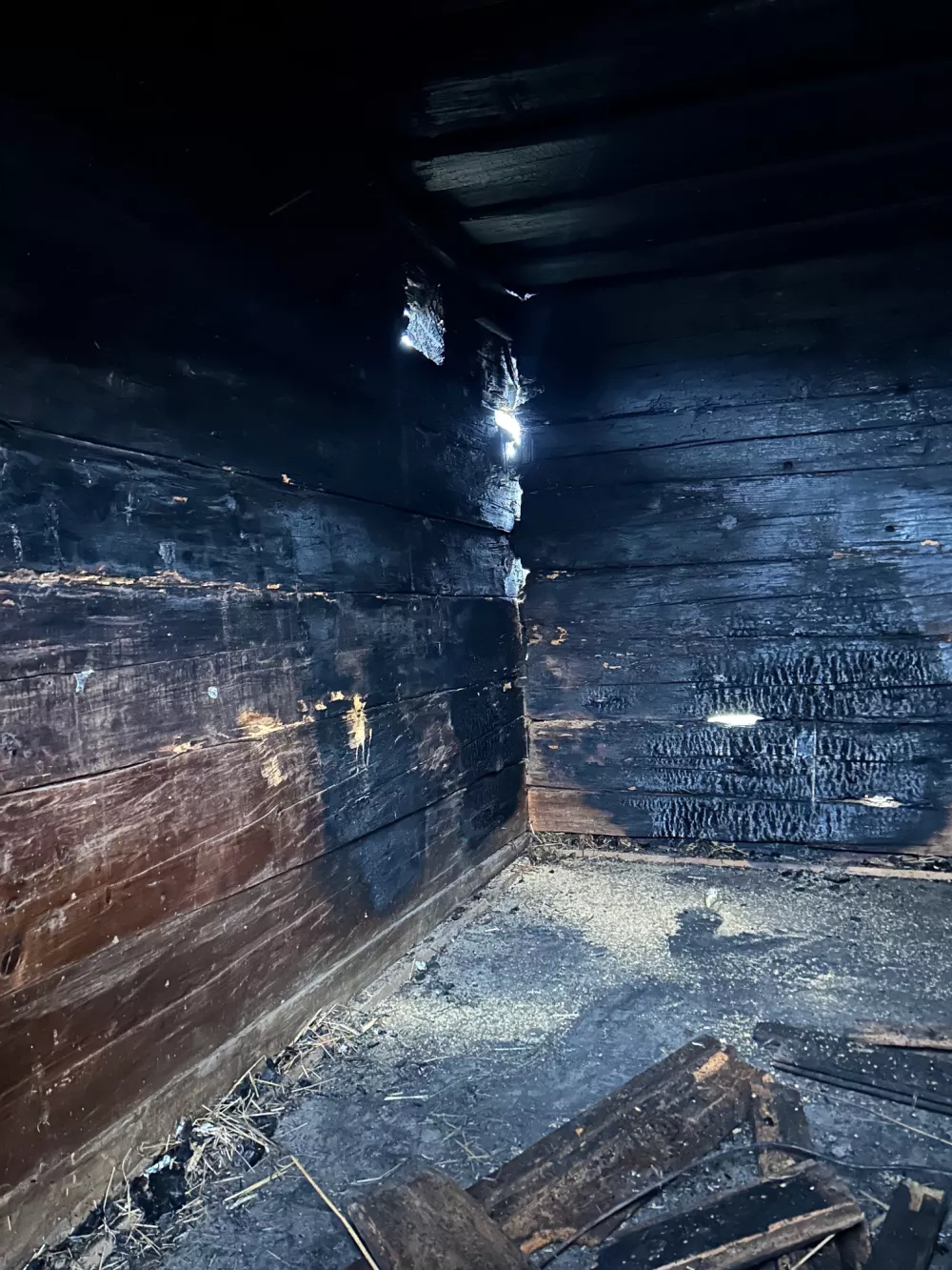 Ka&scaron;čo bodo obnovili v skladu s kulturnovarstvenimi določili, po besedah direktorice pa bo potrebna menjava ostre&scaron;ja, stropa in nekaterih drugih delov lesene konstrukcije, kakor tudi nova slamnata streha. Foto: Medobčinski muzej Kamnik