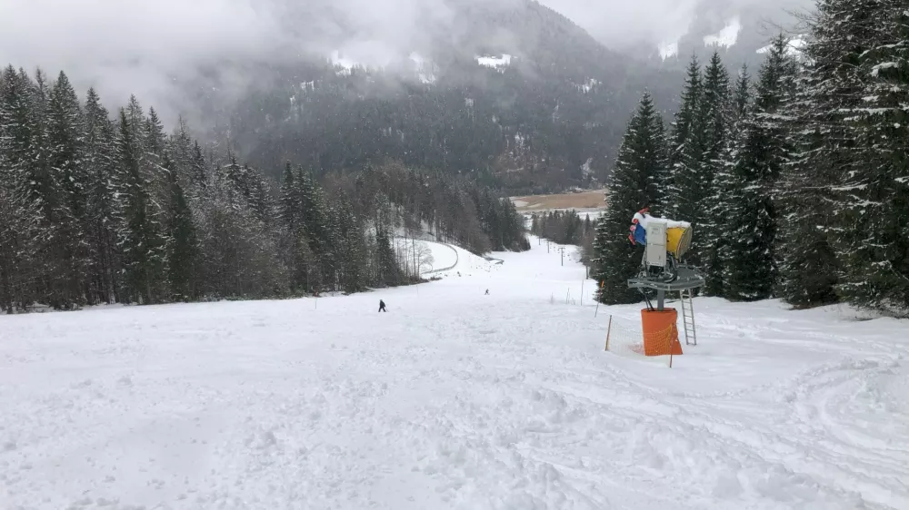 V Žičnicah Kranjska Gora so v preteklem obdobju veliko vlagali v sistem zasneževanja.