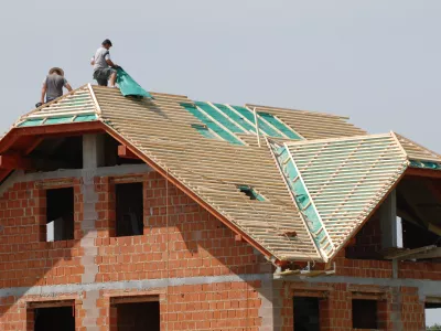 Gradnja Crna vas, Barje, delavci, hi&scaron;a, streha