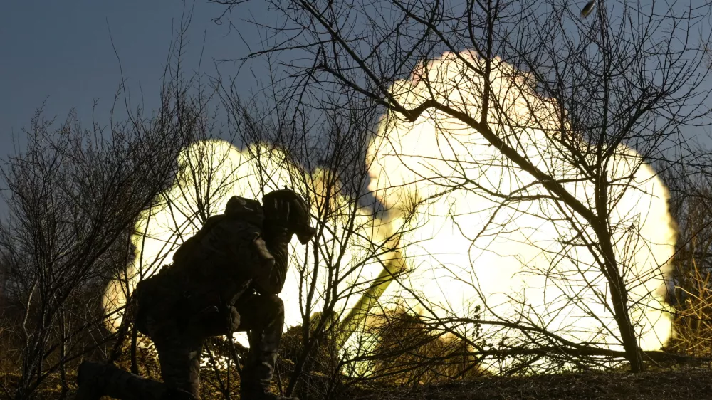 Members of the National Police Special Purpose Battalion of Zaporizhzhia region fire a D-30 howitzer towards Russian troops on a front line, amid Russia's attack on Ukraine, in Zaporizhzhia region, Ukraine March 7, 2025. REUTERS/Stringer