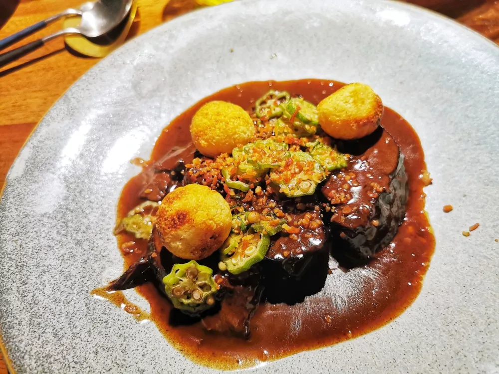 Pa&scaron;ticada z rimskimi njoki in okro, Theatrium by Filho