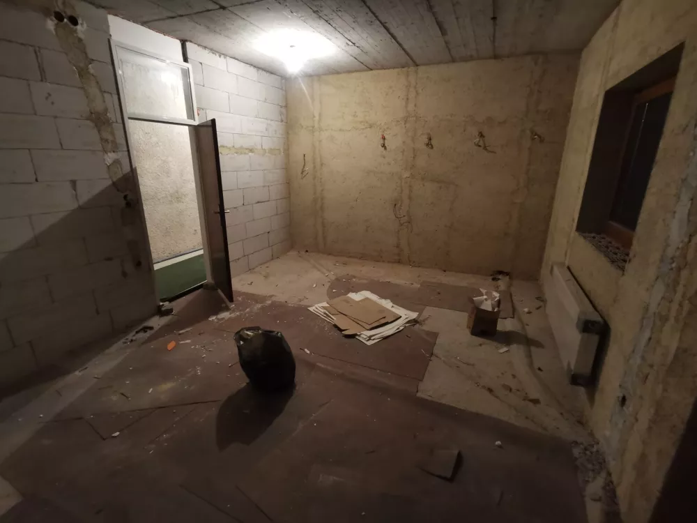 V KS Pirniče nameravajo del prostora Doma krajanov Pirniče, ki je bil doslej namenjen dru&scaron;tveni garderobi in skladi&scaron;ču, oddati v najem frizerskemu salonu. Foto: KS Pirniče