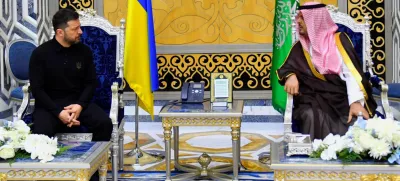 10 March 2025, Saudi Arabia, Jeddah: Ukrainian President Volodymyr Zelensky is welcomed by Prince Mishaal bin Abdulaziz Al Saud, Deputy Governor of Makkah Region, upon his arrival in Jeddah. Photo: -/Saudi Press Agency/dpa - ATTENTION: editorial use only and only if the credit mentioned above is referenced in full