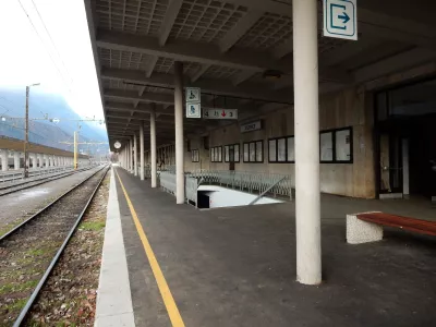 Železni&scaron;ka postaja Jesenice