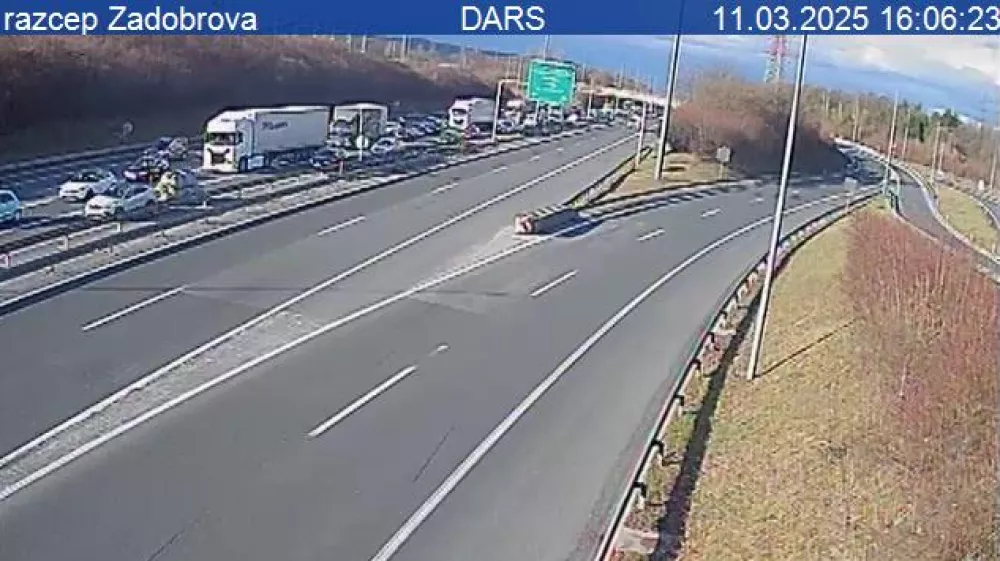 Zaradi nesreče je nastal zastoj na ljubljanski severni obvoznici. Vir: promer.si