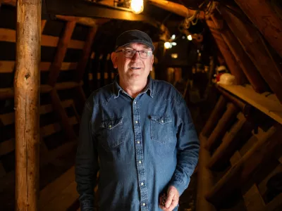 - 10.03.2025. - Vlado Poredo&scaron;, glasbenik, pevec, avtor besedil, Ježkov nagrajenec in prvi mož skupine Orlek.OPOMBA: ZA OBJAVO V OBJEKTIVU!//FOTO: Bojan Velikonja