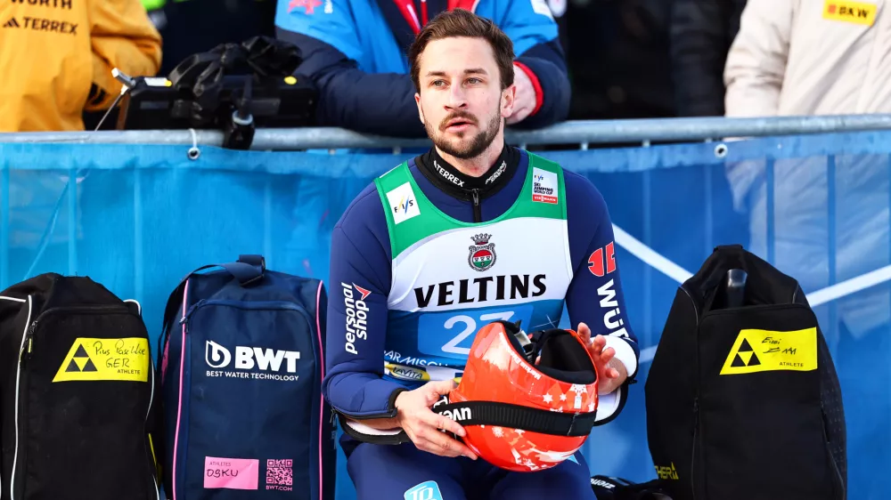 FILED - 01 January 2025, Bavaria, Garmisch-Partenkirchen: Germany's Markus Eisenbichler reacts after his jump during the men's large hill 1st round event at FIS Nordic World Ski Championships. Six-time Nordic skiing world championships winner Markus Eisenbichler will end his ski jumping career at the end of the season, the German skiing federation DSV said in a statement on Wednesday. Photo: Daniel Karmann/dpa