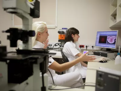 spe&scaron;ni slovenski znanstveniki na področju elektrokemoterapijeOddelek za elektrokemoterapijo na Onkolo&scaron;kem In&scaron;titutufoto: Bojan VelikonjaOPOMBA: ZA OBJAVO V OBJEKTIVU