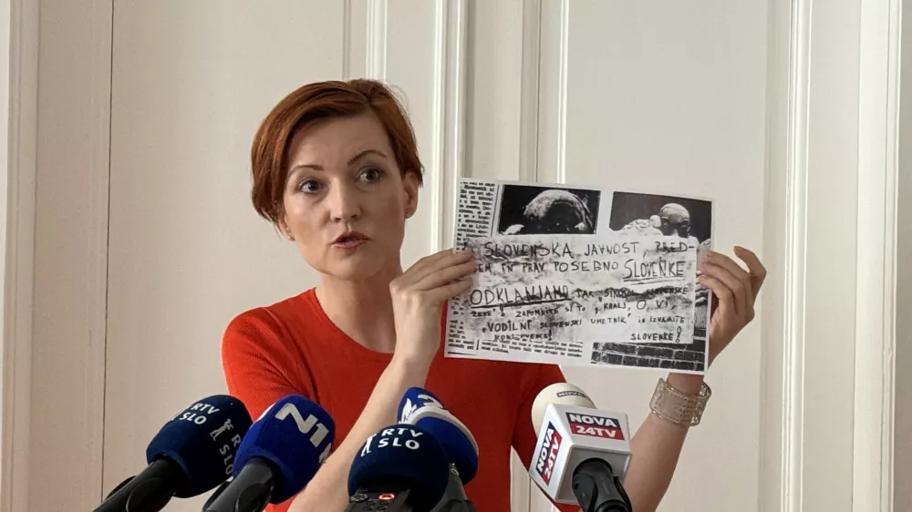 Ljubljana, prostori stranke Levica.Novinarska konferenca stranke Levica, na kateri je koordinatorica Levice Asta Vrecko predstavila razloge in vsebine ovadbe, ki jo vlagajo proti SDS zaradi domnevne kraje in zlorabe umetniskega dela brez dovoljenja avtorja za politicne namene.Foto: STA