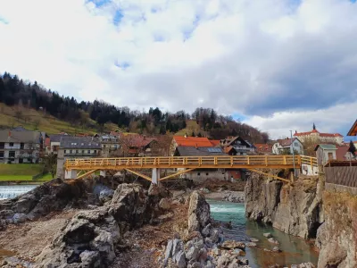 Hudičeva brv ni le most čez Soro, ampak je za &Scaron;kofjeločane simbol povezanosti, vztrajnosti in skupnosti. Foto: Tina Jereb