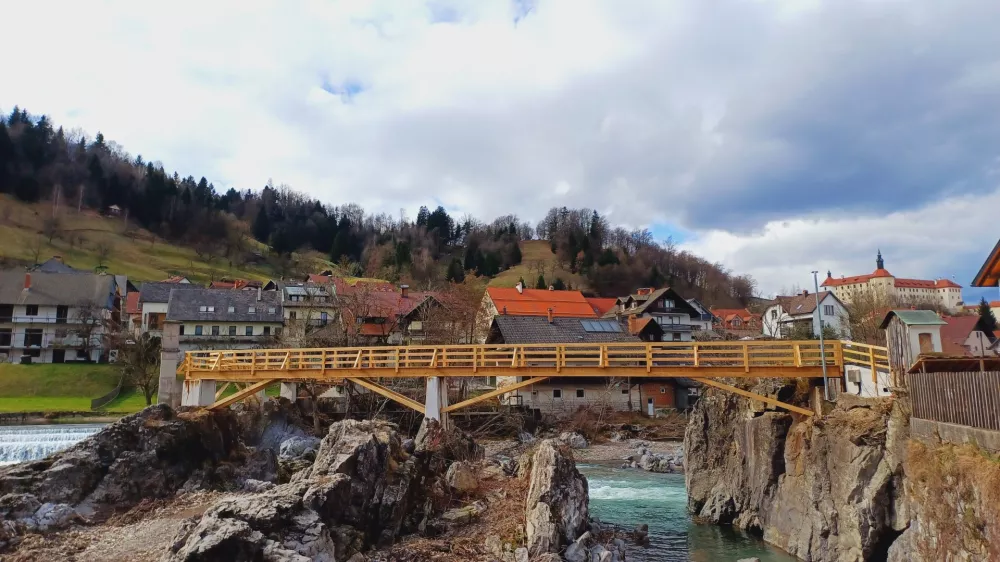 Hudičeva brv ni le most čez Soro, ampak je za &Scaron;kofjeločane simbol povezanosti, vztrajnosti in skupnosti. Foto: Tina Jereb