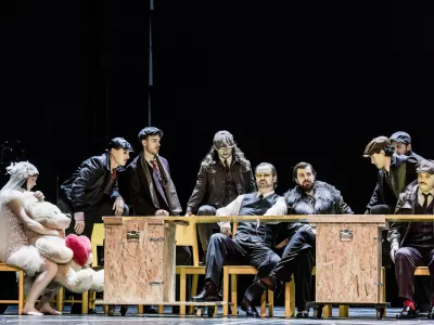 B. Brecht, K. Weill: Opera za tri gro&scaron;e, režija Mateja Koležnik, dirigent Marko Letonja, SNG Opera in balet Ljubljana in SNG Drama Ljubljana, 2025